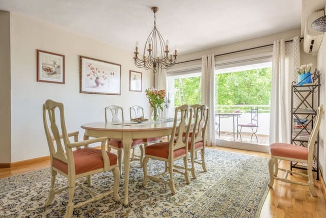 4 soveværelse Lejlighed til salg i El Paraiso, Estepona med swimmingpool garage - € 679.000 (Ref: 9480141)