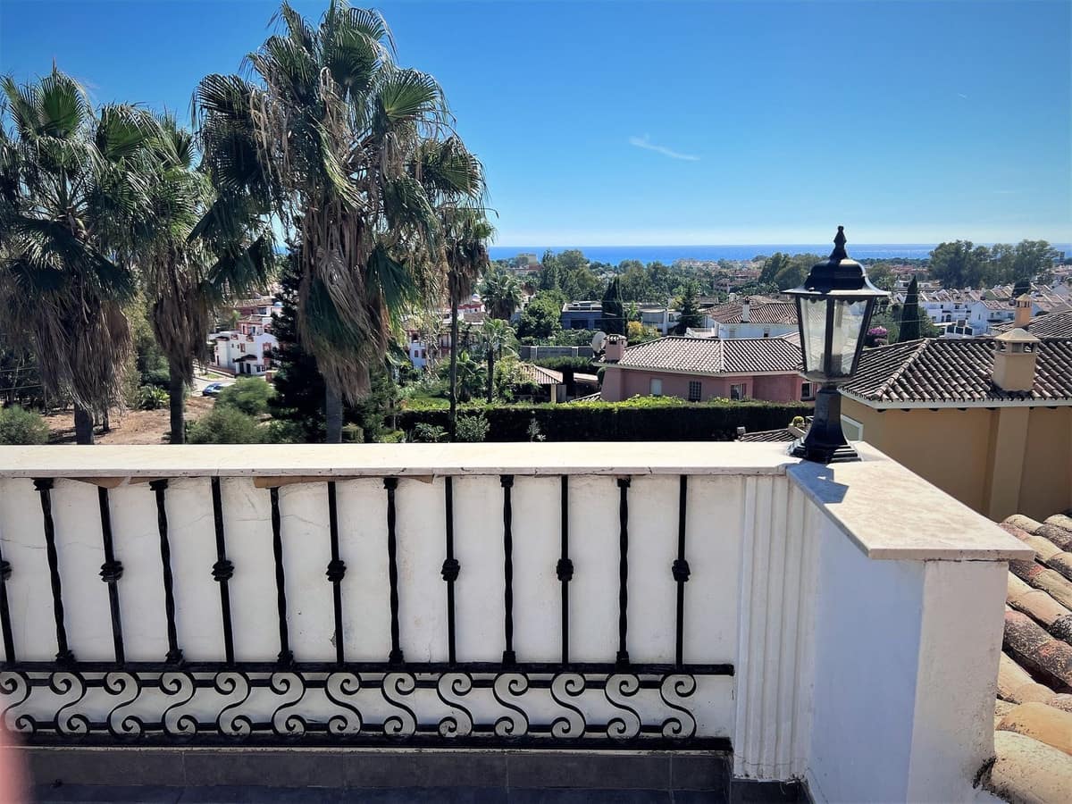 4 soveværelse Lejlighed til salg i El Paraiso med swimmingpool garage - € 679.000 (Ref: 9480141)