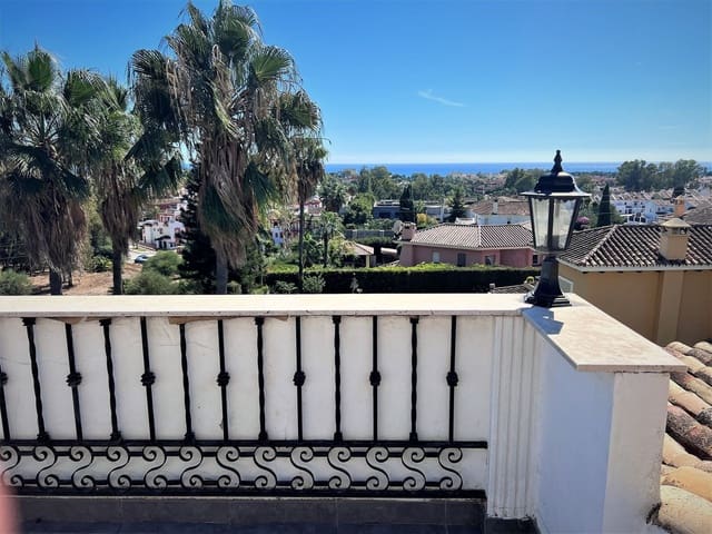 4 soveværelse Lejlighed til salg i El Paraiso, Estepona med swimmingpool garage - € 679.000 (Ref: 9480141)