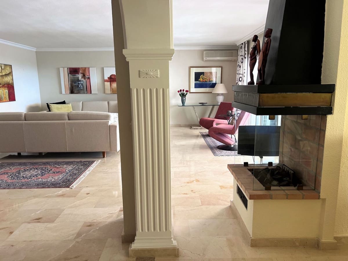 4 soveværelse Lejlighed til salg i El Paraiso med swimmingpool garage - € 679.000 (Ref: 9480141)