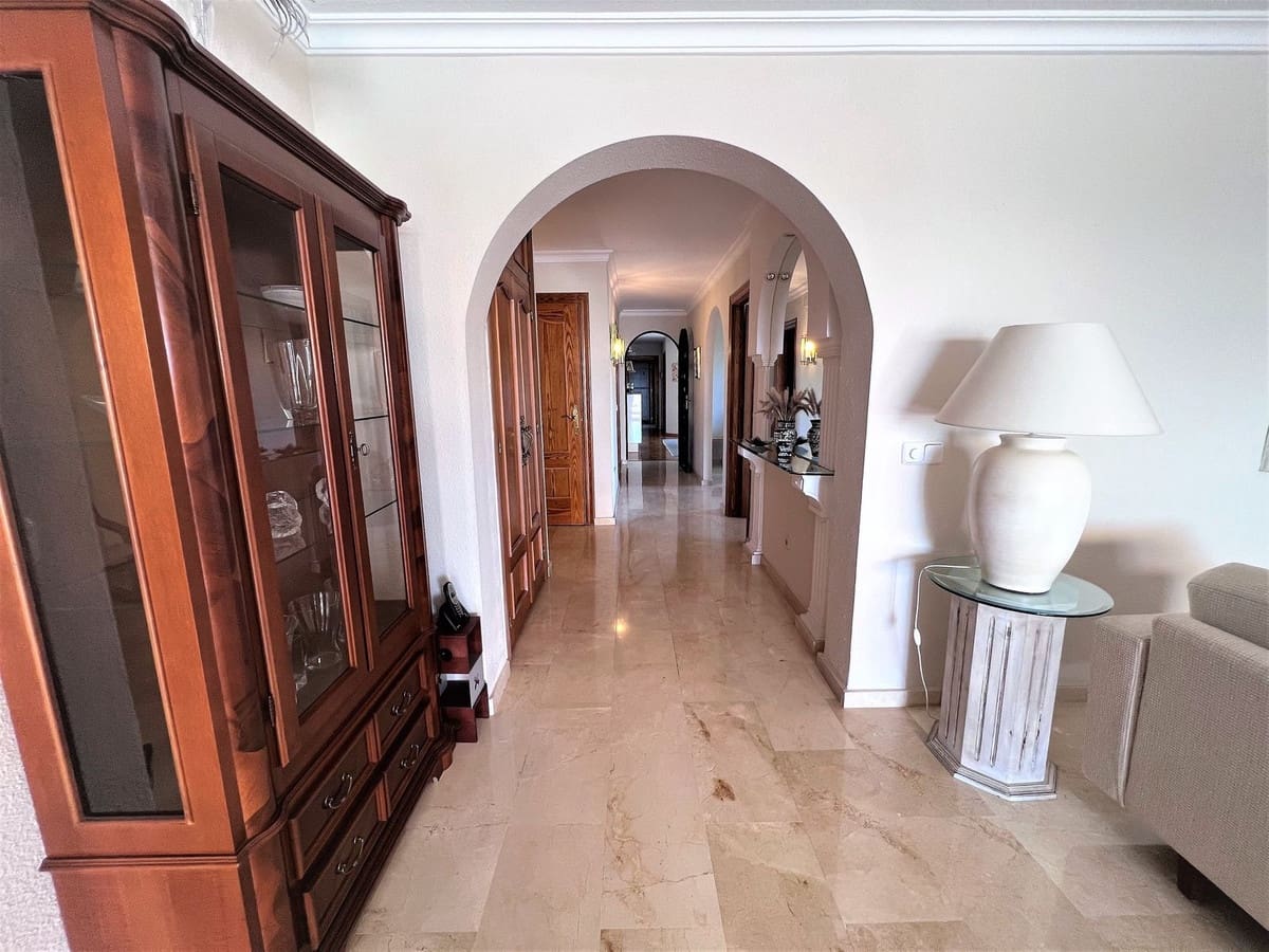 4 soveværelse Lejlighed til salg i El Paraiso med swimmingpool garage - € 679.000 (Ref: 9480141)