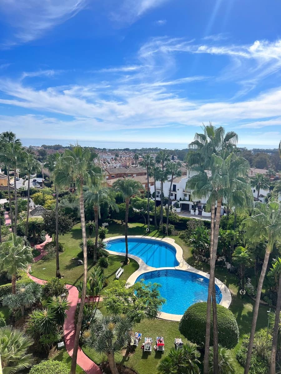 4 soveværelse Lejlighed til salg i El Paraiso med swimmingpool garage - € 679.000 (Ref: 9480141)