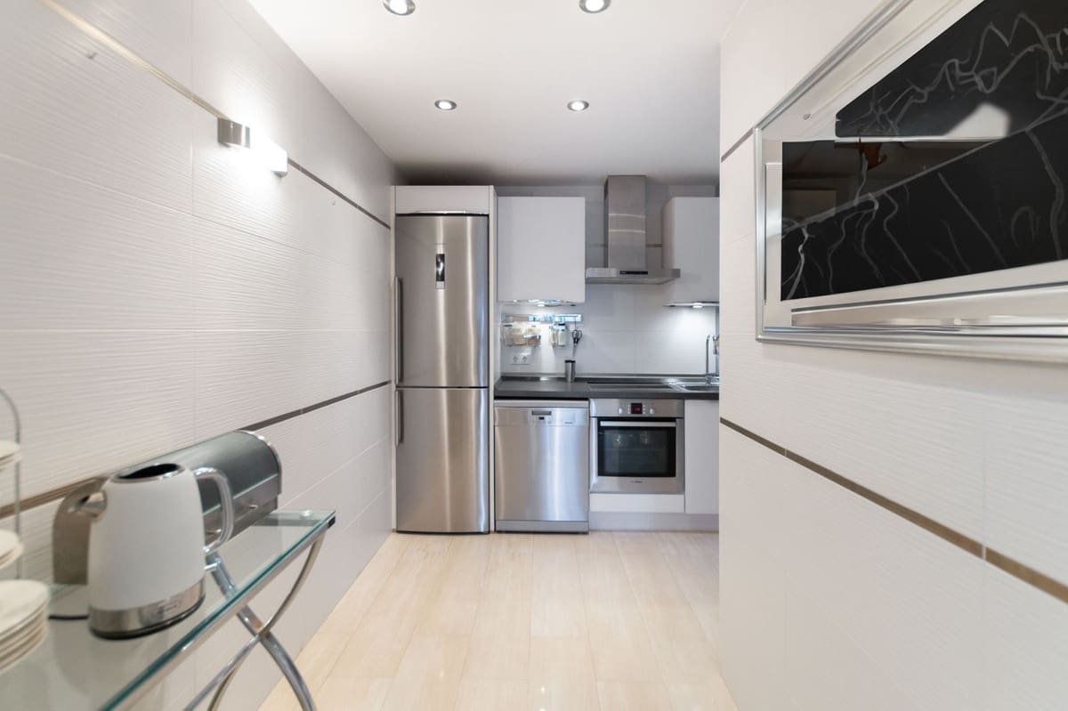 2 bedroom Apartment for sale in Puerto Banus with pool - € 680,000 (Ref: 9480143)