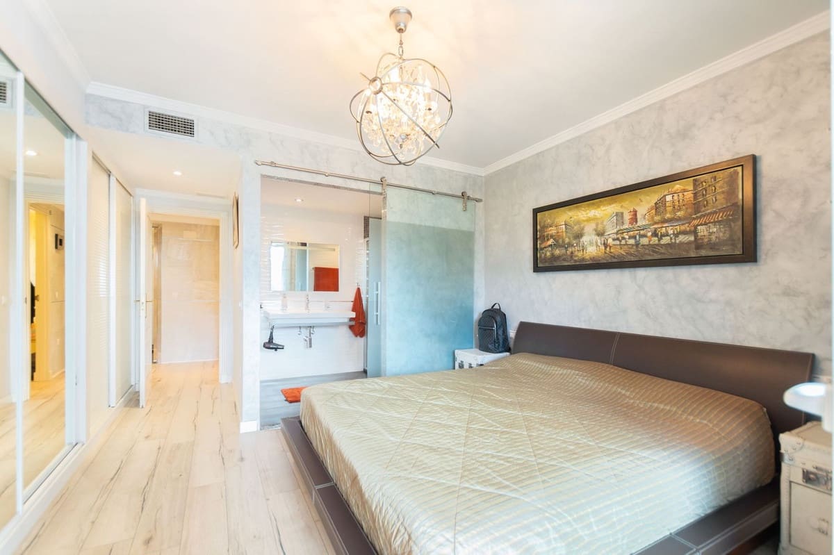 2 bedroom Apartment for sale in Puerto Banus with pool - € 680,000 (Ref: 9480143)