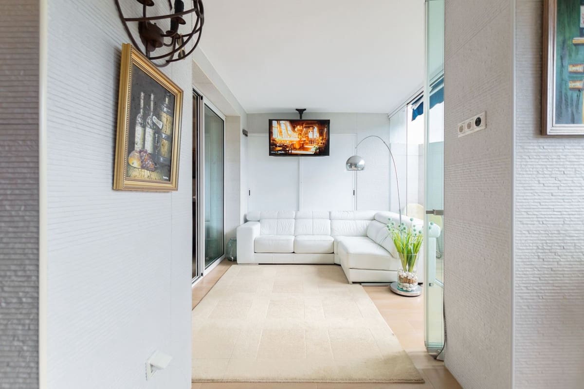 2 bedroom Apartment for sale in Puerto Banus with pool - € 680,000 (Ref: 9480143)