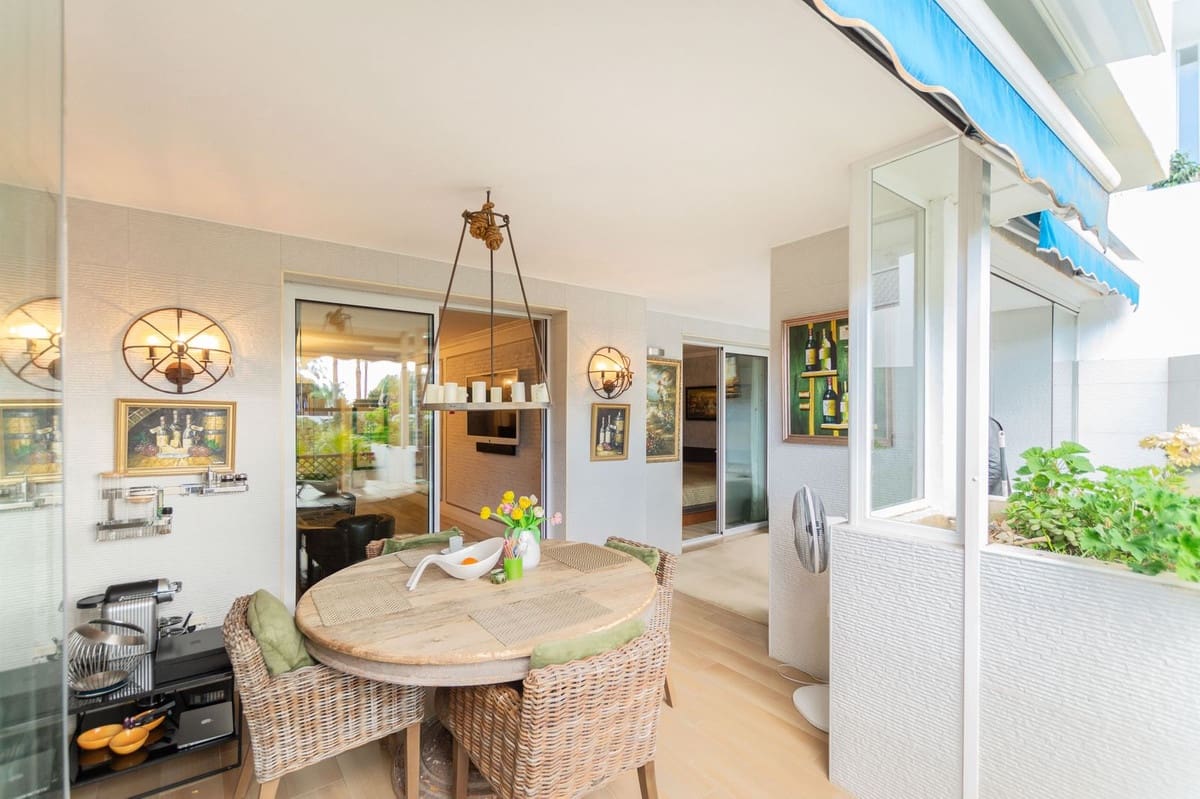 2 bedroom Apartment for sale in Puerto Banus with pool - € 680,000 (Ref: 9480143)