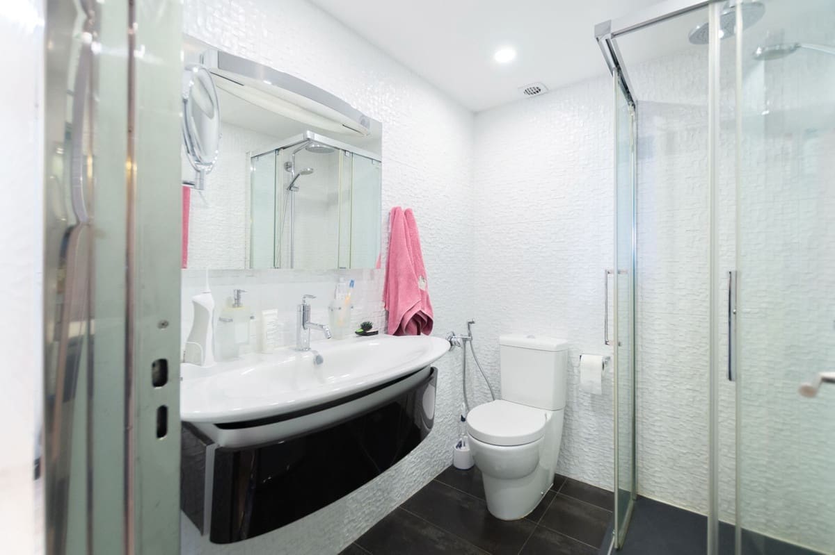 2 bedroom Apartment for sale in Puerto Banus with pool - € 680,000 (Ref: 9480143)