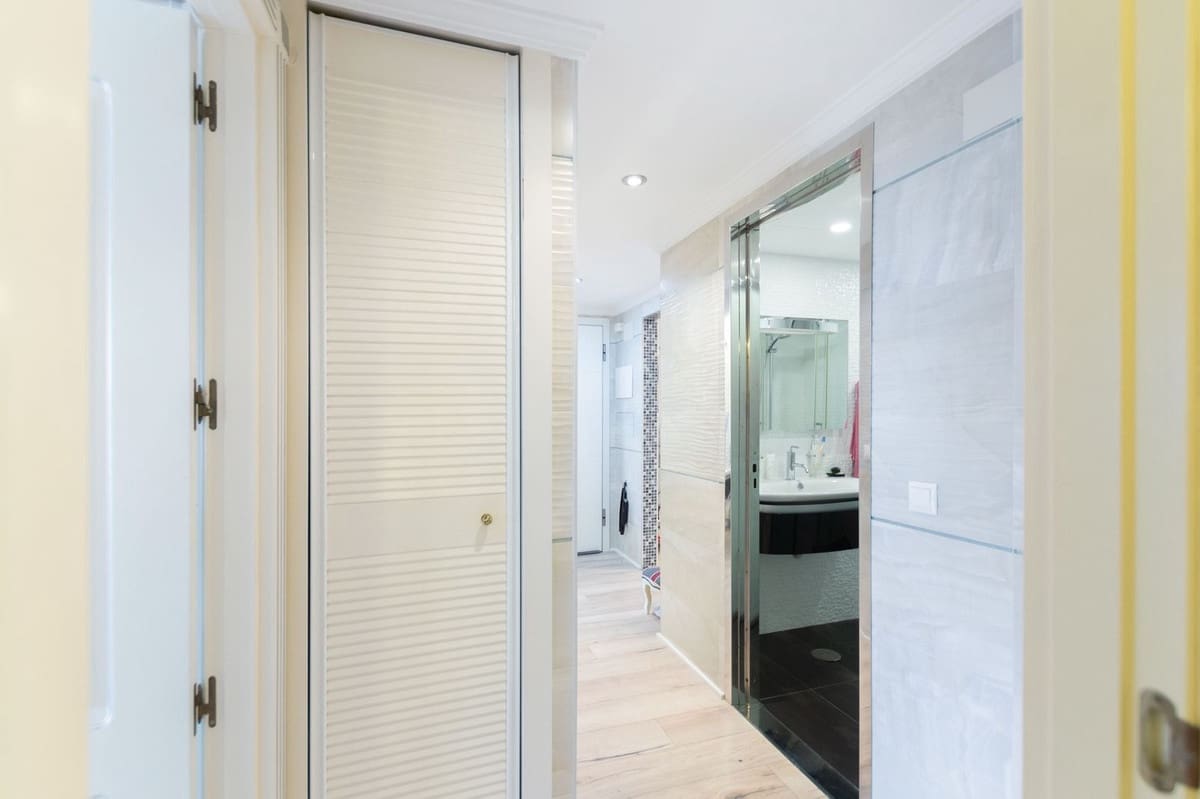 2 bedroom Apartment for sale in Puerto Banus with pool - € 680,000 (Ref: 9480143)