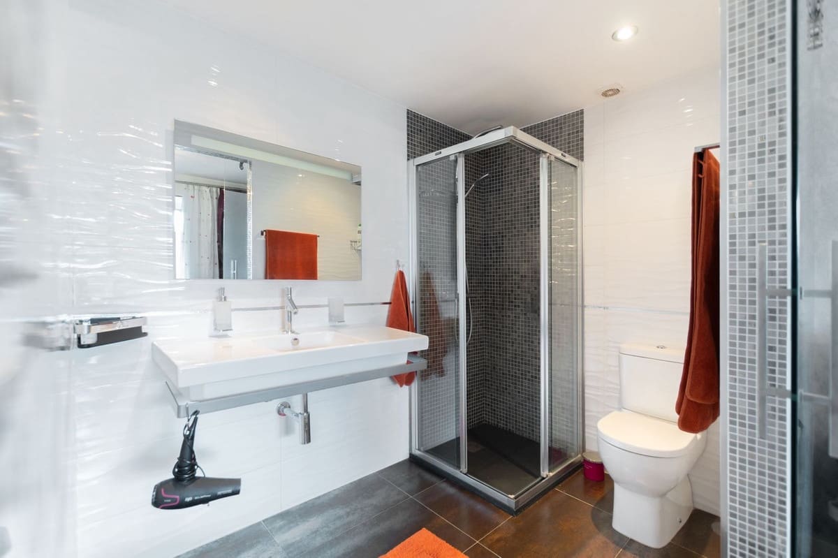 2 bedroom Apartment for sale in Puerto Banus with pool - € 680,000 (Ref: 9480143)