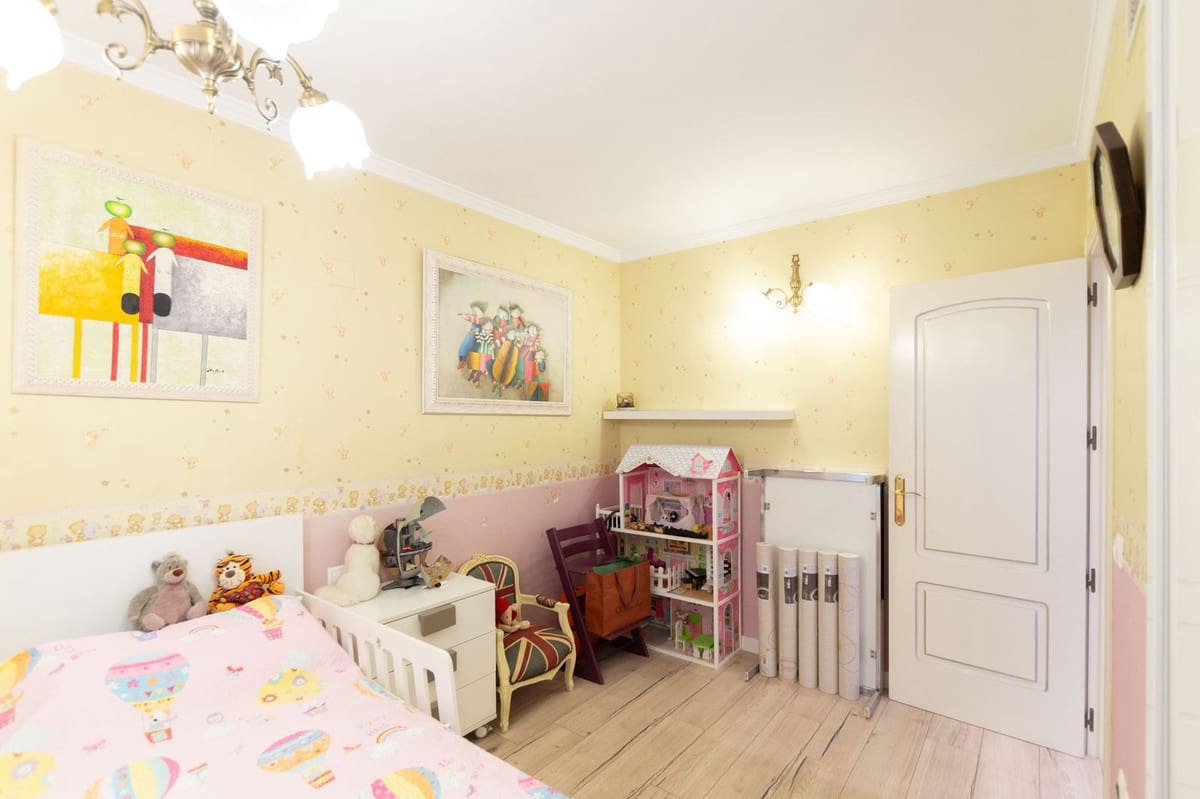 2 bedroom Apartment for sale in Puerto Banus with pool - € 680,000 (Ref: 9480143)