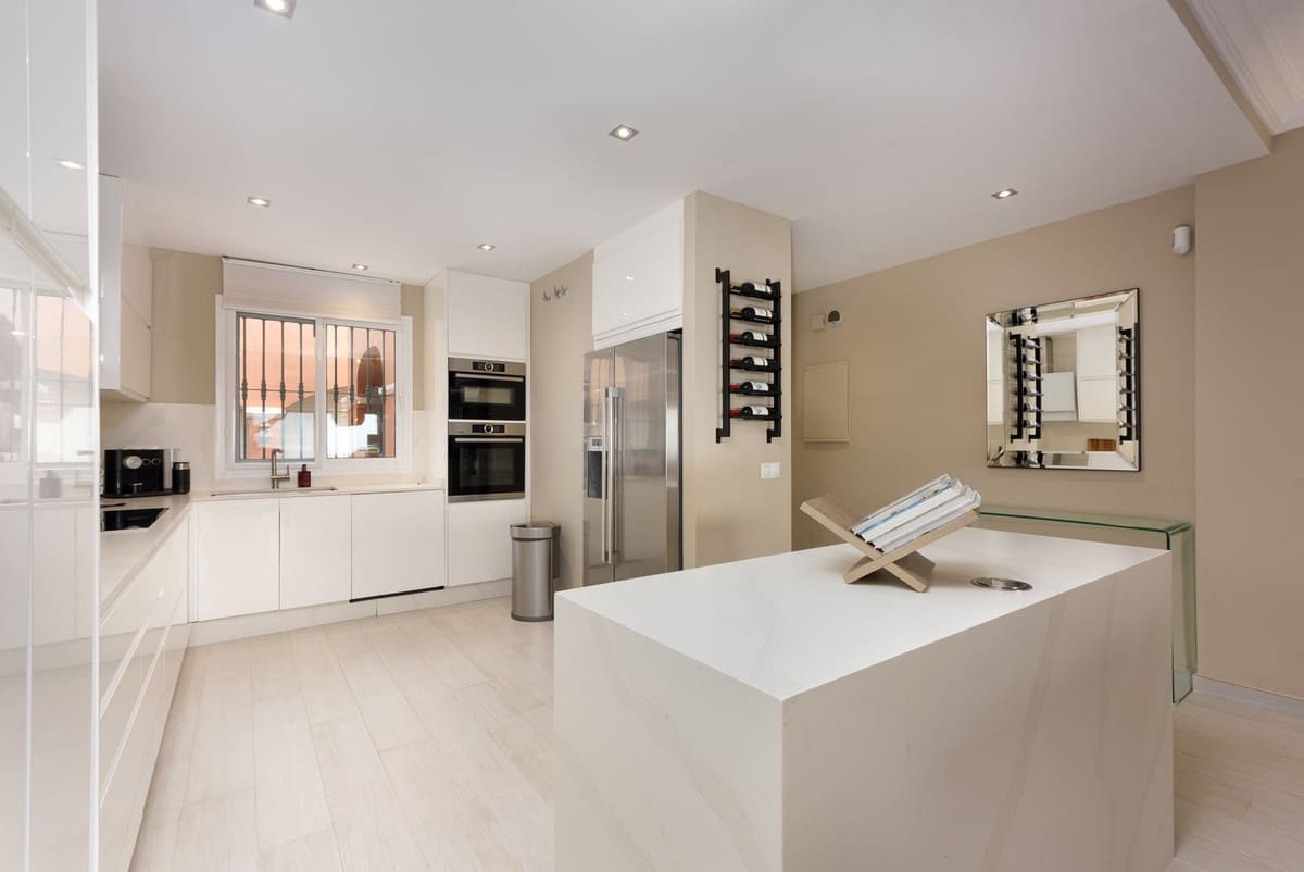 Apartamento de 2 habitaciones en Monte Halcones en venta con piscina - 680.000 € (Ref: 9480144)