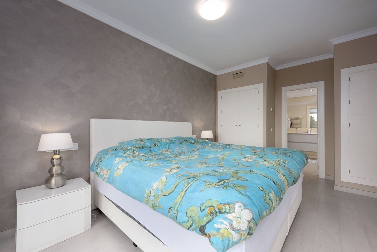 Apartamento de 2 habitaciones en Monte Halcones en venta con piscina - 680.000 € (Ref: 9480144)