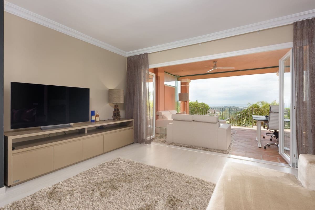 Apartamento de 2 habitaciones en Monte Halcones en venta con piscina - 680.000 € (Ref: 9480144)