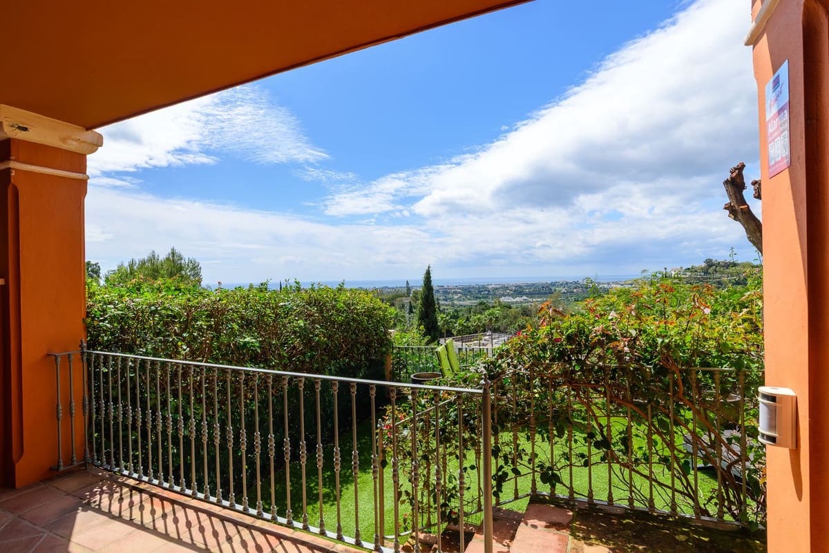 Apartamento de 2 habitaciones en Monte Halcones en venta con piscina - 680.000 € (Ref: 9480144)