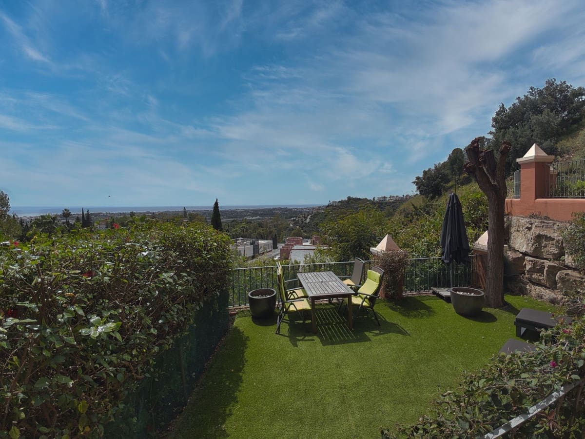 Apartamento de 2 habitaciones en Monte Halcones en venta con piscina - 680.000 € (Ref: 9480144)