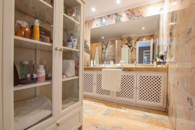 3 bedroom Apartment for sale in La Dama de Noche - La Alzambra, Marbella with pool - € 680,000 (Ref: 9480145)