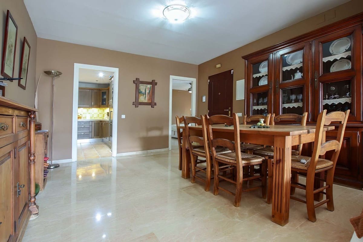 Apartamento de 3 habitaciones en Nueva Andalucia en venta con piscina - 680.000 € (Ref: 9480145)