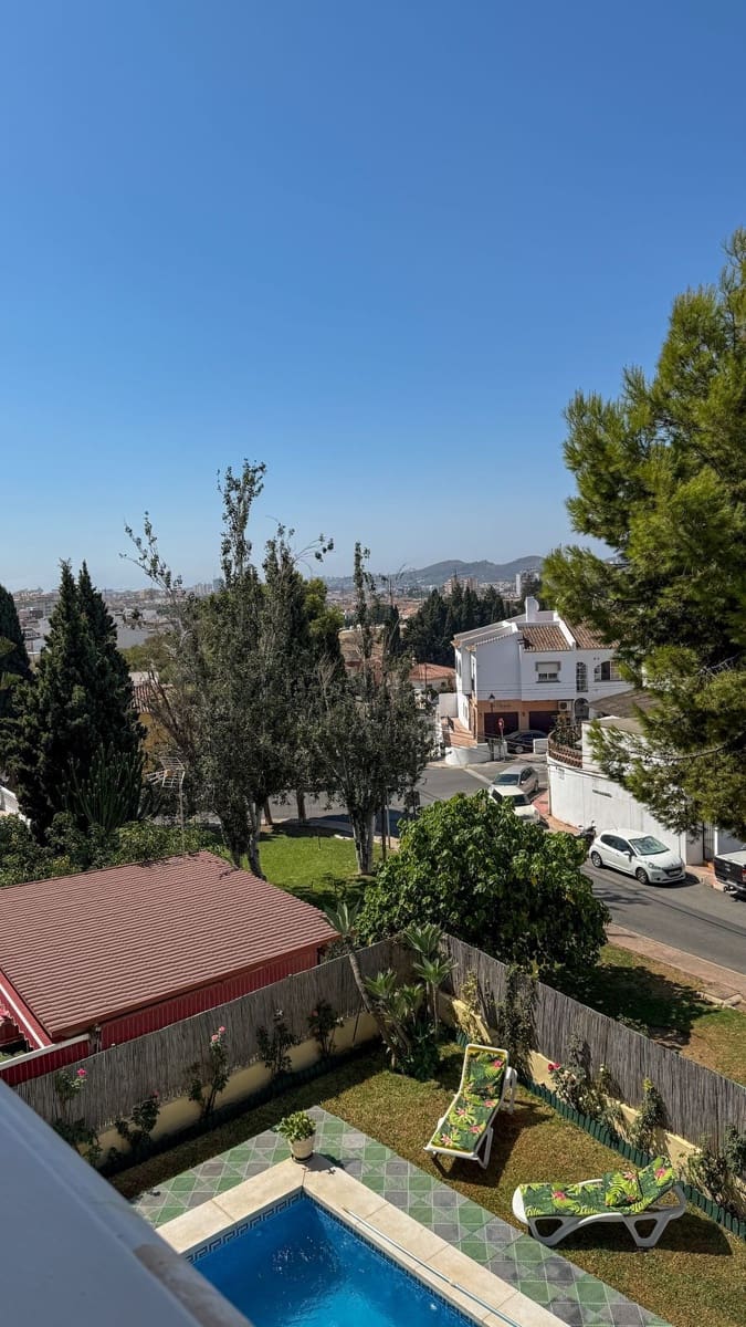 4 soveværelse Villa til salg i Fuengirola med swimmingpool - € 680.000 (Ref: 9480149)