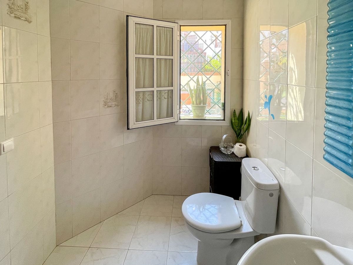 4 soveværelse Villa til salg i Fuengirola med swimmingpool - € 680.000 (Ref: 9480149)