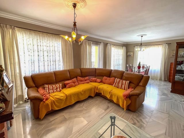 4 soveværelse Villa til salg i Centro ciudad, Fuengirola med swimmingpool - € 680.000 (Ref: 9480149)