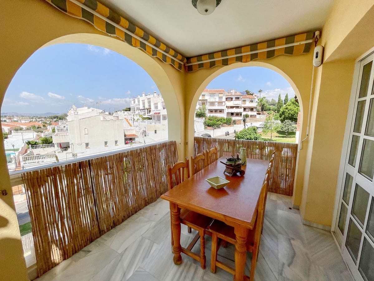 4 soveværelse Villa til salg i Fuengirola med swimmingpool - € 680.000 (Ref: 9480149)