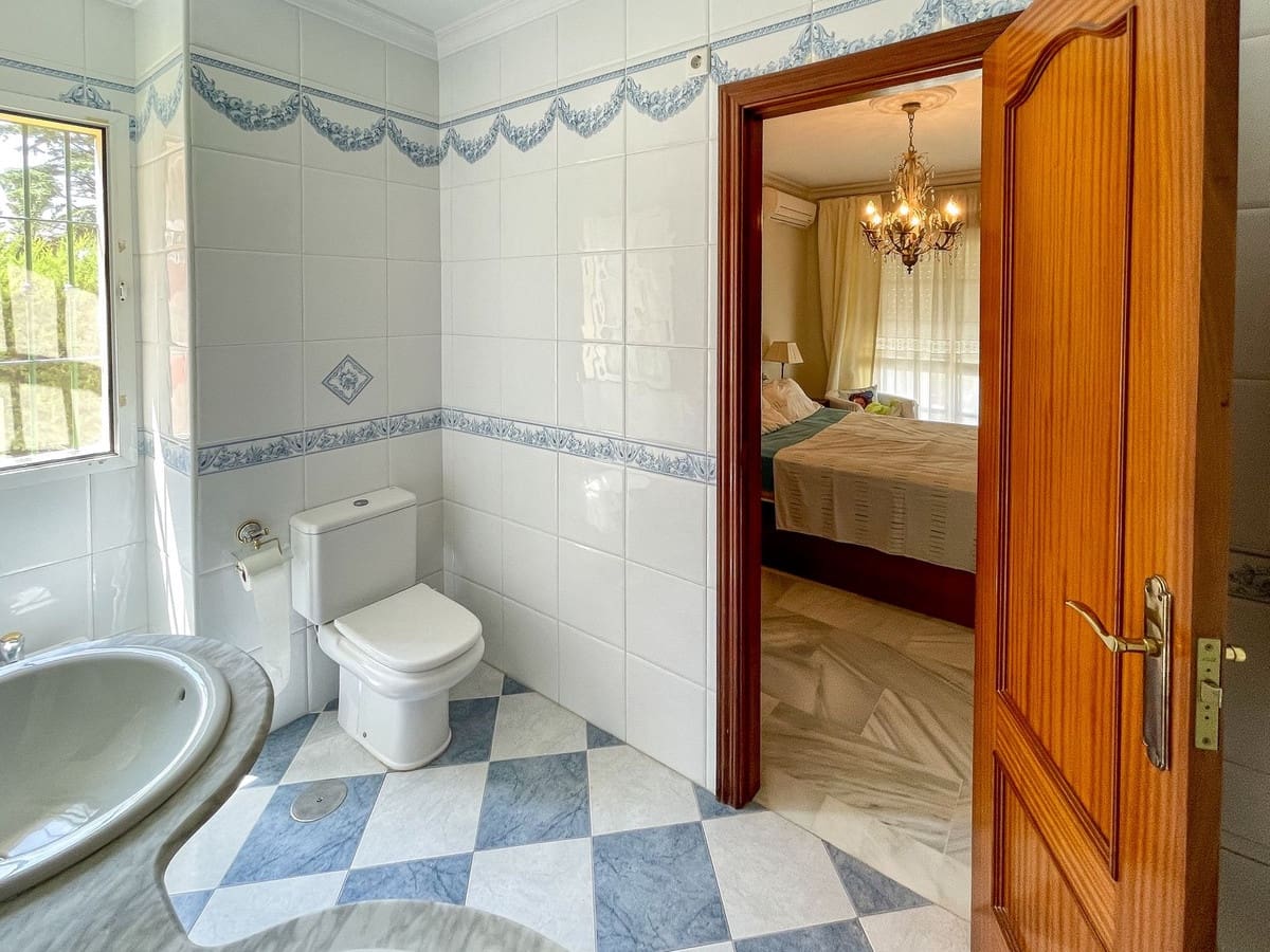 4 soveværelse Villa til salg i Fuengirola med swimmingpool - € 680.000 (Ref: 9480149)