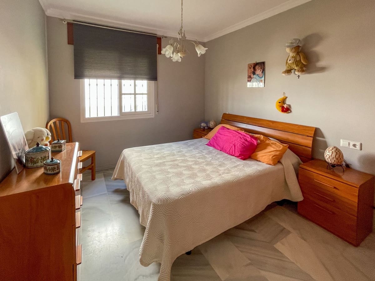 4 soveværelse Villa til salg i Fuengirola med swimmingpool - € 680.000 (Ref: 9480149)