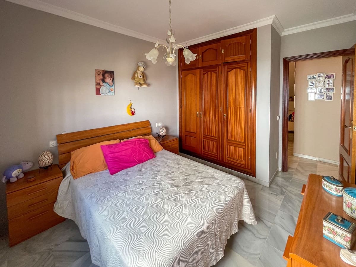 4 soveværelse Villa til salg i Fuengirola med swimmingpool - € 680.000 (Ref: 9480149)