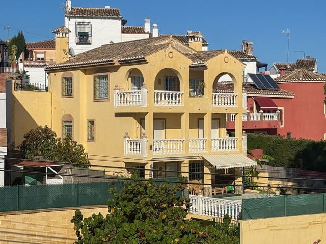 4 soveværelse Villa til salg i Centro ciudad, Fuengirola med swimmingpool - € 680.000 (Ref: 9480149)