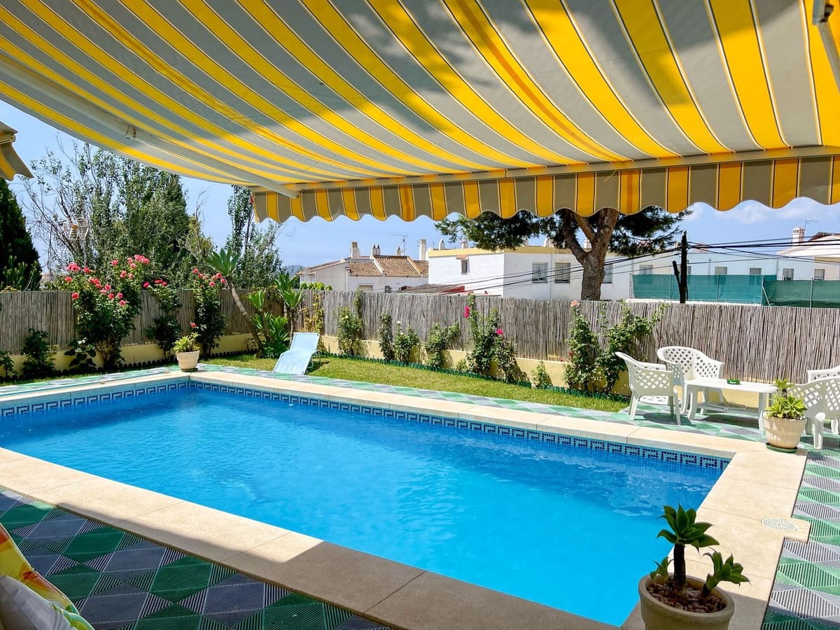 4 soveværelse Villa til salg i Fuengirola med swimmingpool - € 680.000 (Ref: 9480149)