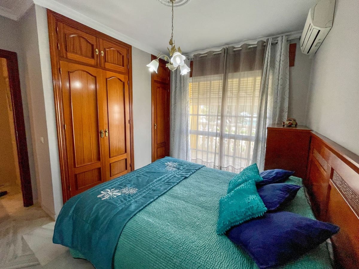 4 soveværelse Villa til salg i Fuengirola med swimmingpool - € 680.000 (Ref: 9480149)