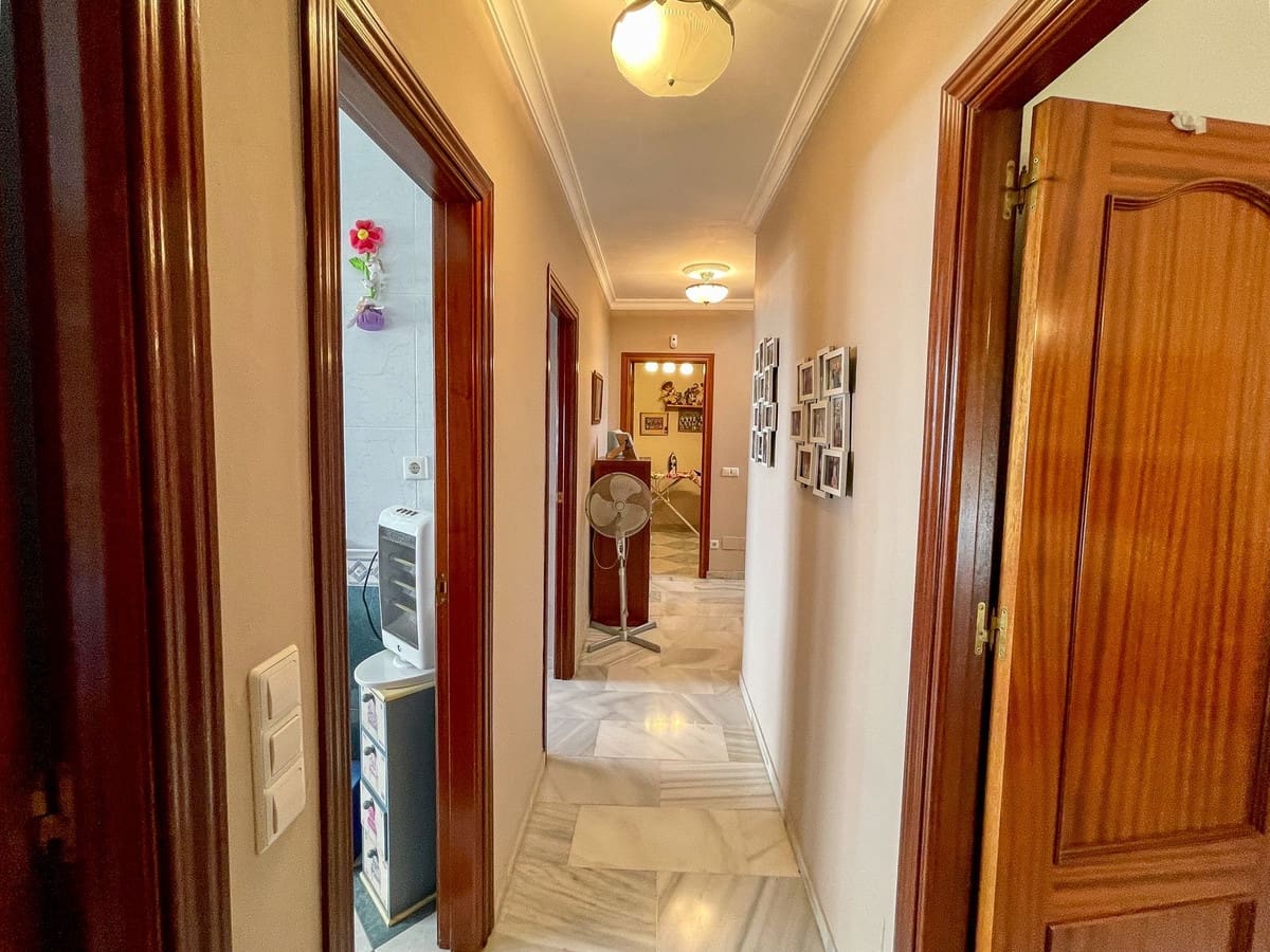 4 soveværelse Villa til salg i Fuengirola med swimmingpool - € 680.000 (Ref: 9480149)