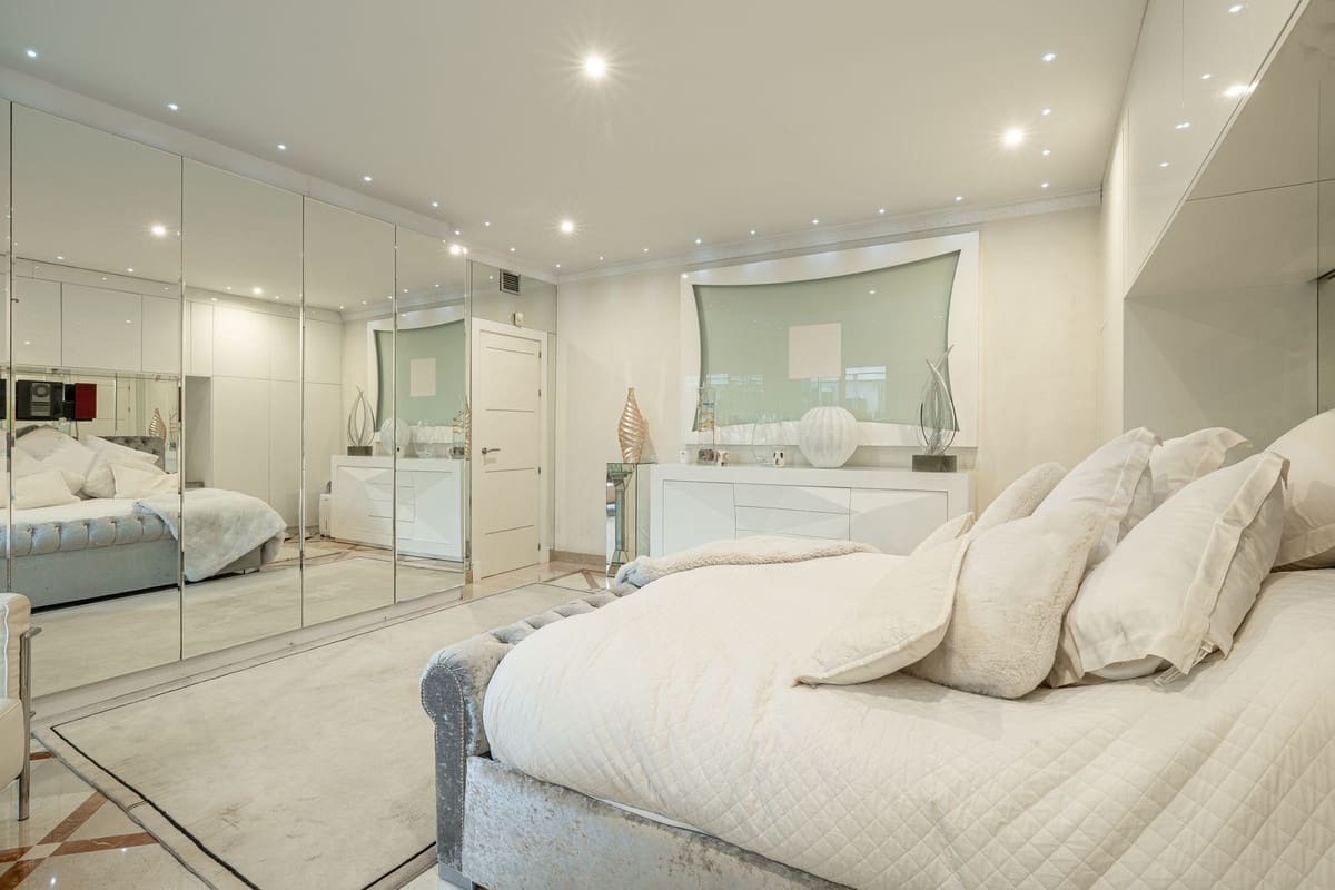 2 makuuhuone Huoneisto myytävänä paikassa Nueva Andalucia mukana uima-altaan - 685 000 € (Ref: 9480154)