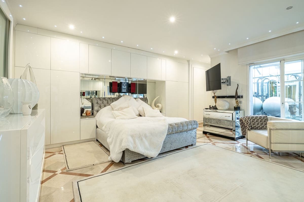 2 makuuhuone Huoneisto myytävänä paikassa Nueva Andalucia mukana uima-altaan - 685 000 € (Ref: 9480154)