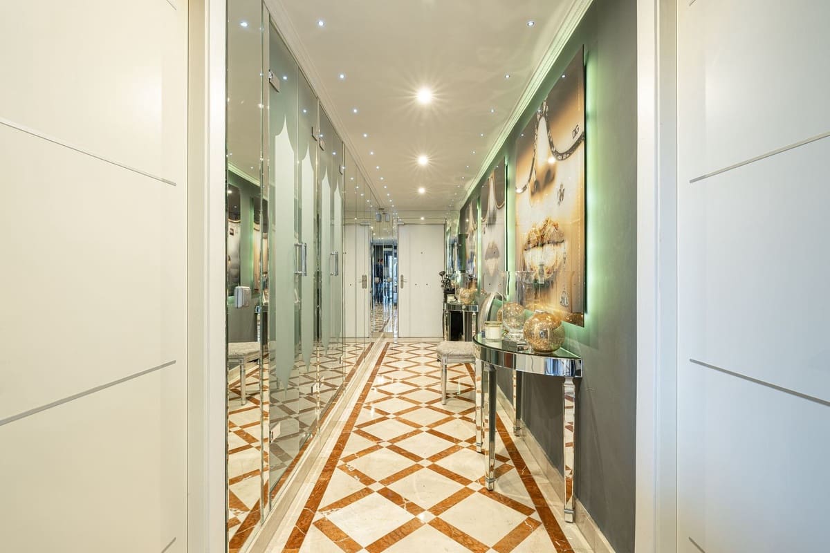 2 makuuhuone Huoneisto myytävänä paikassa Nueva Andalucia mukana uima-altaan - 685 000 € (Ref: 9480154)