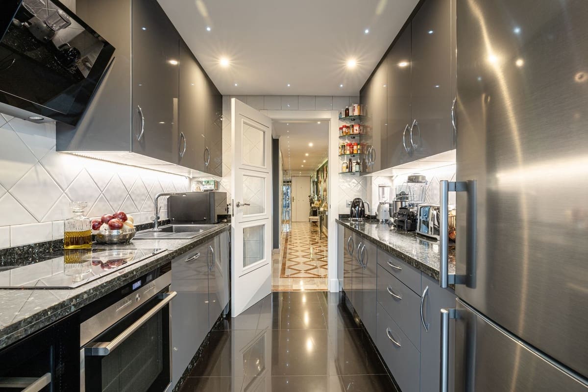 2 makuuhuone Huoneisto myytävänä paikassa Nueva Andalucia mukana uima-altaan - 685 000 € (Ref: 9480154)