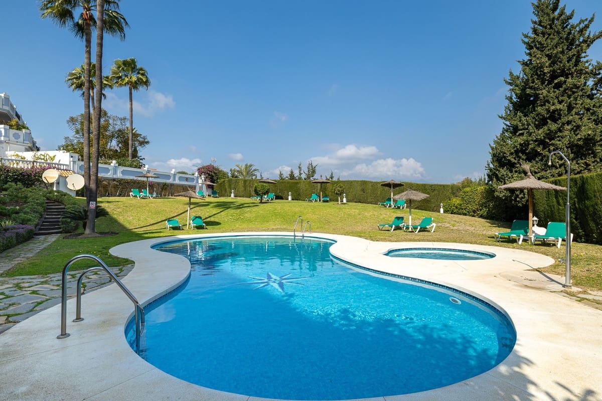 2 makuuhuone Huoneisto myytävänä paikassa Nueva Andalucia mukana uima-altaan - 685 000 € (Ref: 9480154)