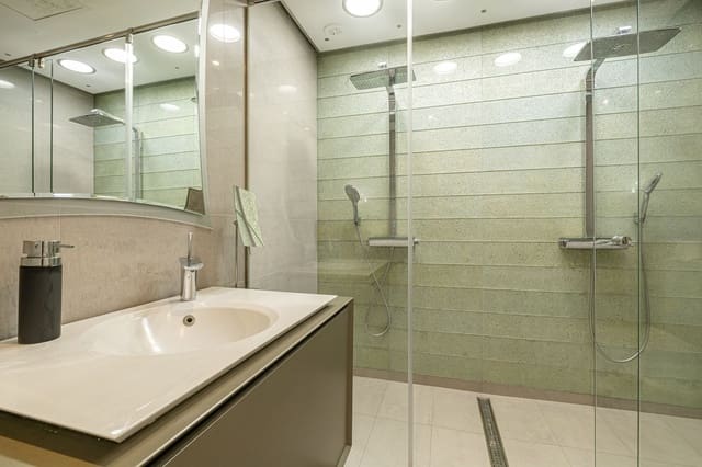 2 makuuhuone Huoneisto myytävänä paikassa La Dama de Noche - La Alzambra, Marbella mukana uima-altaan - 685 000 € (Ref: 9480154)