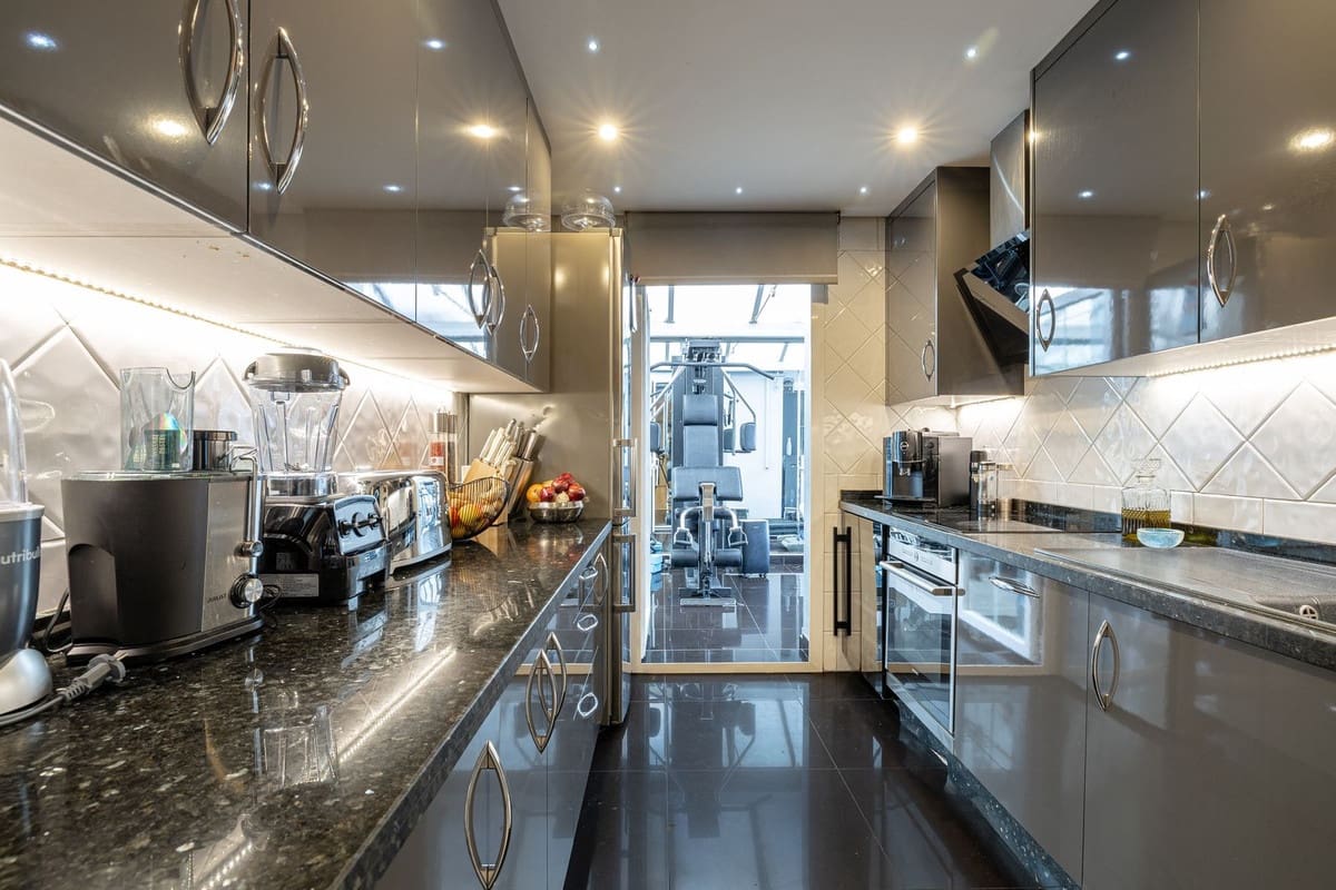 2 makuuhuone Huoneisto myytävänä paikassa Nueva Andalucia mukana uima-altaan - 685 000 € (Ref: 9480154)