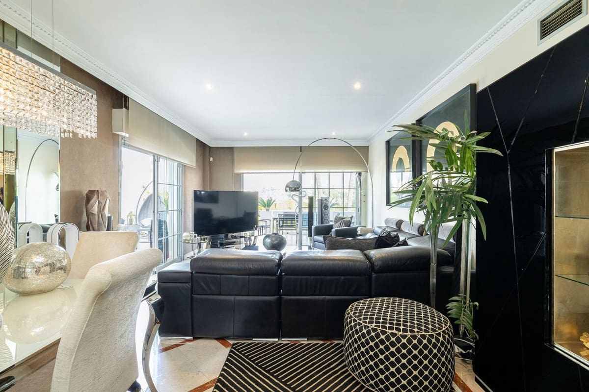 2 makuuhuone Huoneisto myytävänä paikassa Nueva Andalucia mukana uima-altaan - 685 000 € (Ref: 9480154)