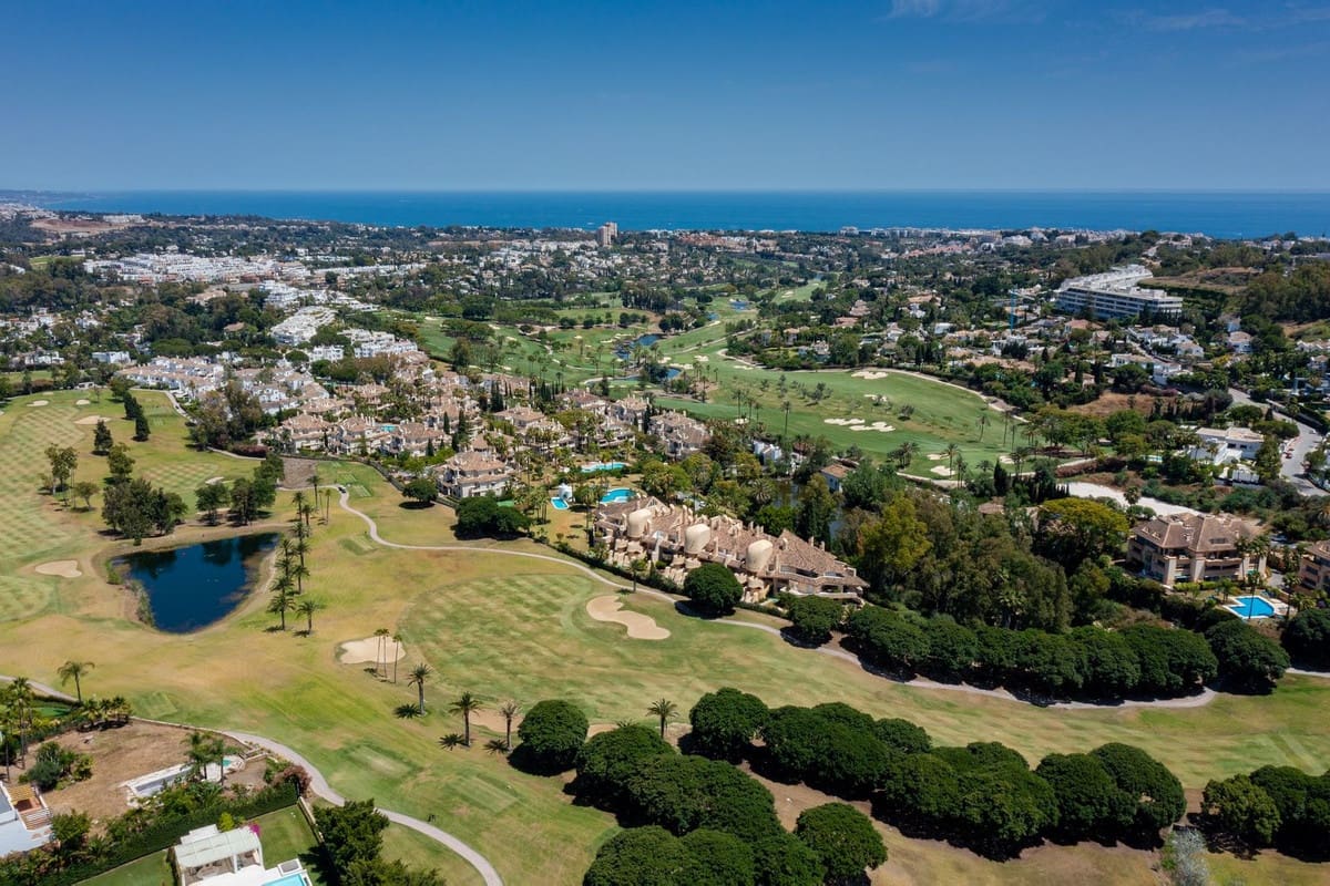 2 makuuhuone Huoneisto myytävänä paikassa Nueva Andalucia mukana uima-altaan - 685 000 € (Ref: 9480154)