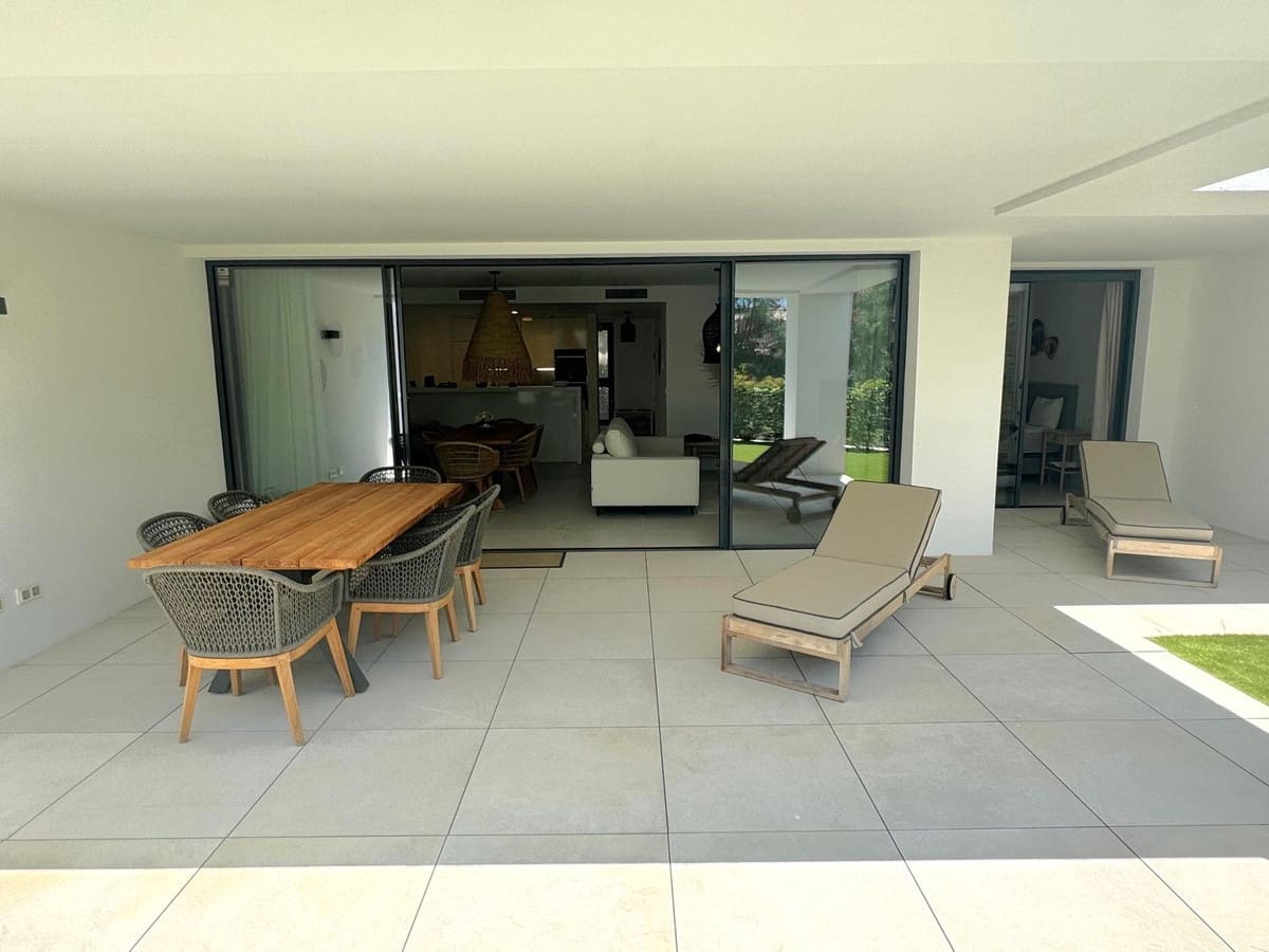 3 bedroom Apartment for sale in Cabopino with pool garage - € 685,000 (Ref: 9480155)