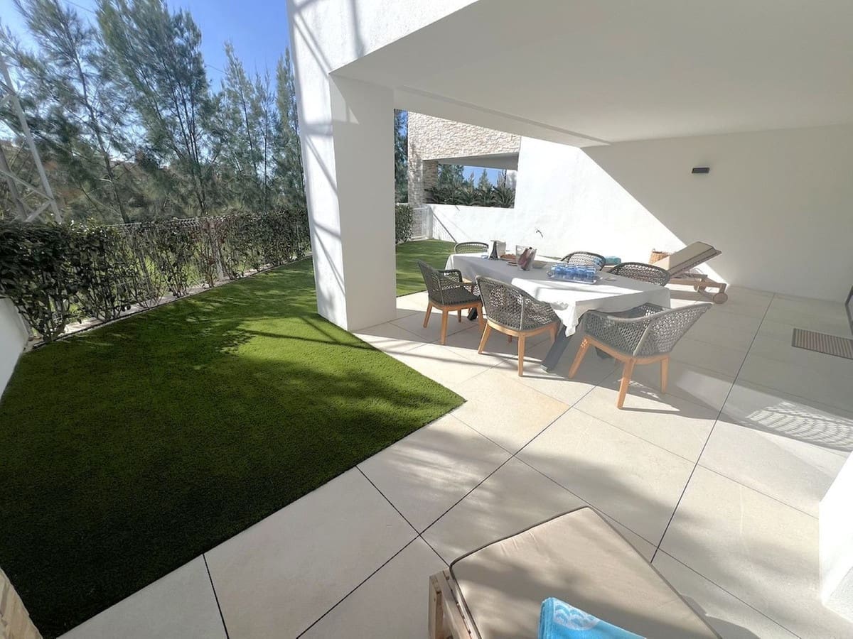 3 bedroom Apartment for sale in Cabopino with pool garage - € 685,000 (Ref: 9480155)