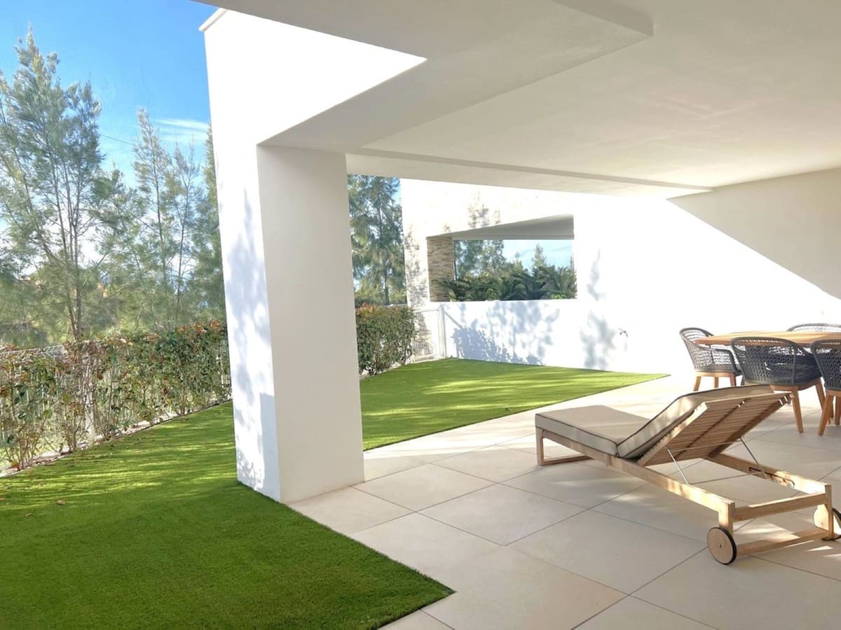 3 bedroom Apartment for sale in Cabopino with pool garage - € 685,000 (Ref: 9480155)