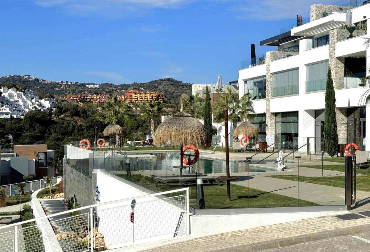 3 bedroom Apartment for sale in Cabopino with pool garage - € 685,000 (Ref: 9480155)