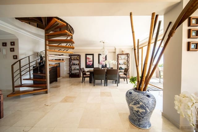 3 soverom Penthouse til salgs i Centro ciudad, Fuengirola med svømmebasseng - € 689 000 (Ref: 9480160)