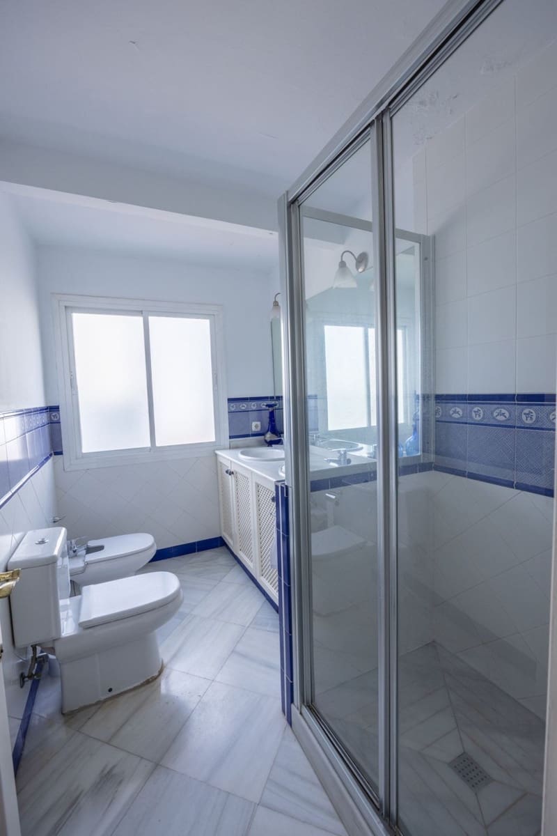 4 bedroom Apartment for sale in Marbella - € 690,000 (Ref: 9480165)