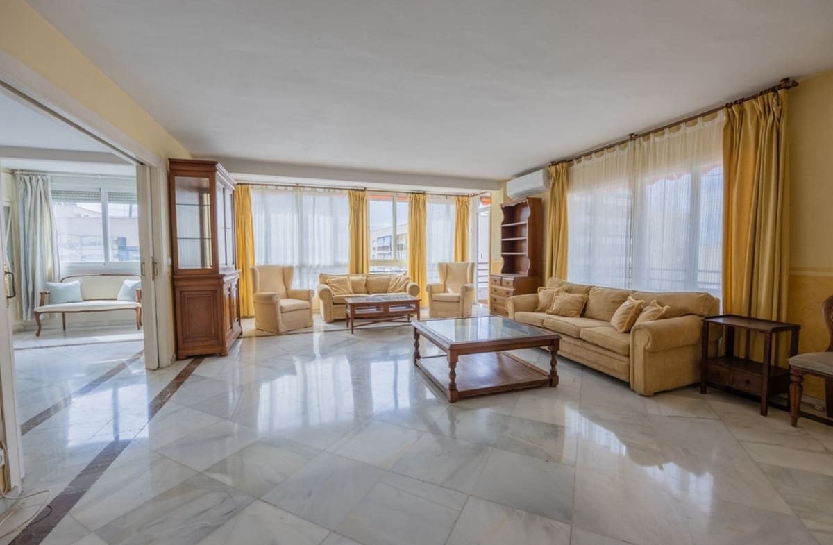 4 bedroom Apartment for sale in Marbella - € 690,000 (Ref: 9480165)