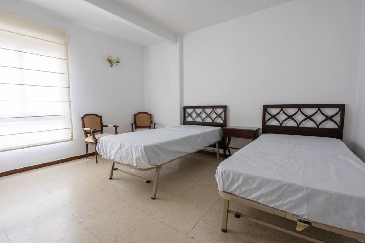 4 bedroom Apartment for sale in Marbella - € 690,000 (Ref: 9480165)