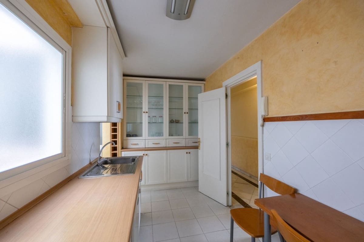 4 bedroom Apartment for sale in Marbella - € 690,000 (Ref: 9480165)